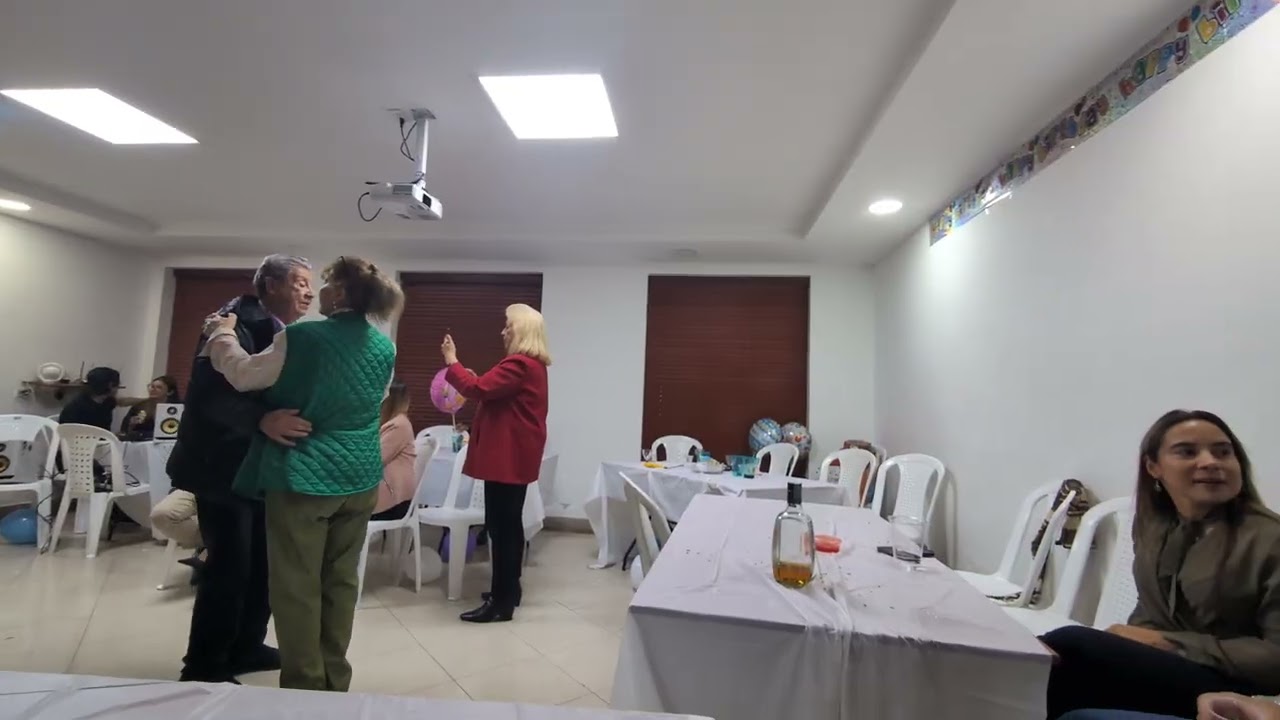 Claudia hermosa canción, dedicada a sus padres cumple Clara 2026