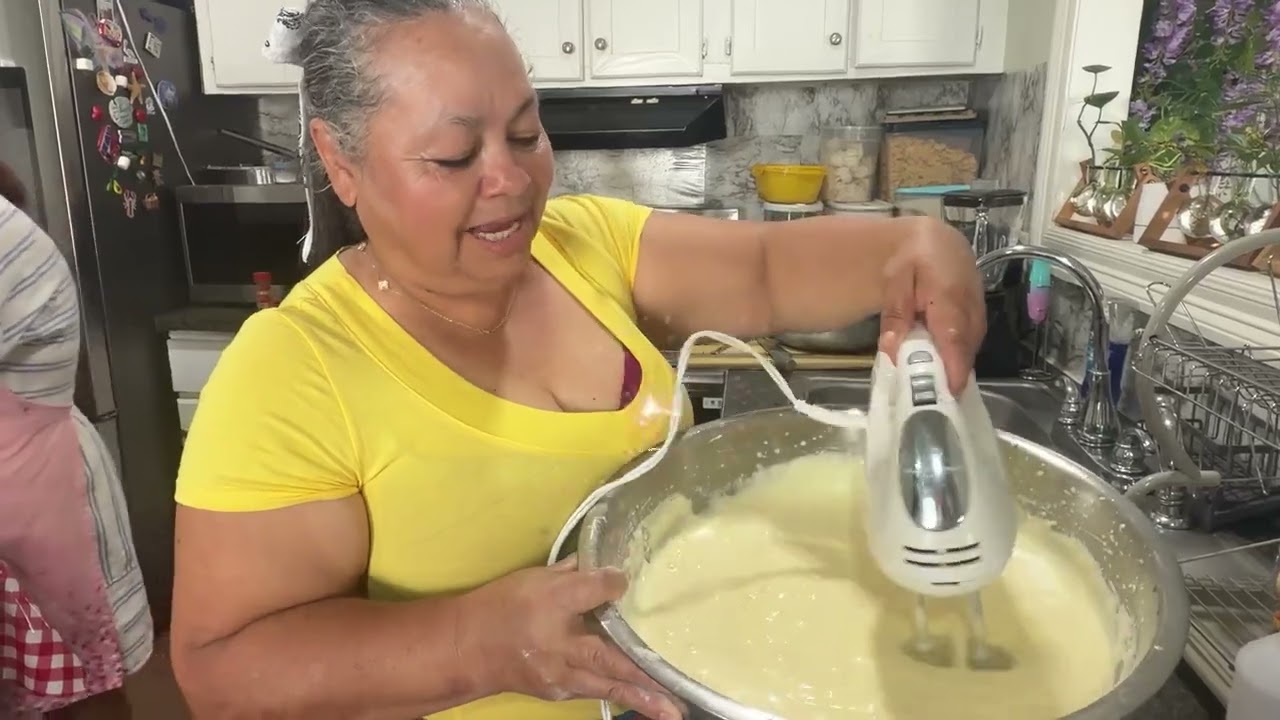 Acompáñenme aver a mi tia Paola y mi mamita cosinando torrejas chapinas 03/05/2026