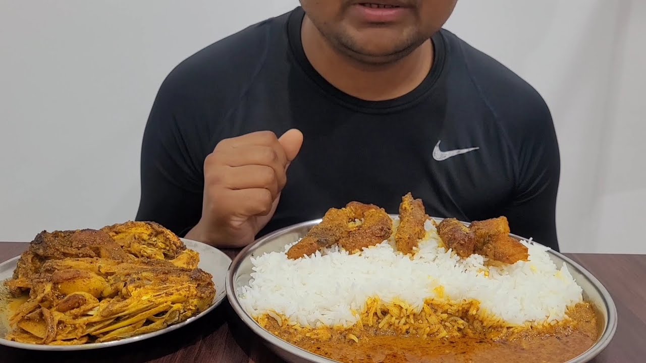 EATING WHITE RICE WITH FISH CURRY