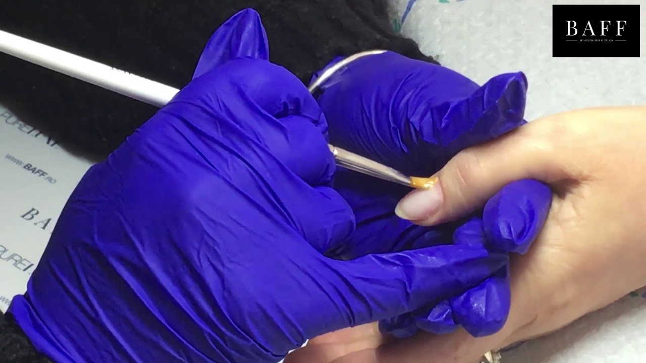 Protectie cu gel pe unghia naturala - Baff