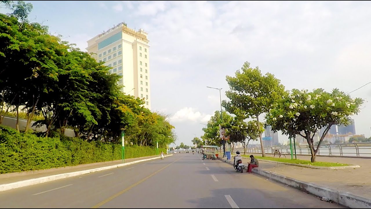 Traffic in Phnom Penh City from TK Traffic Light to Chroy Chong Va