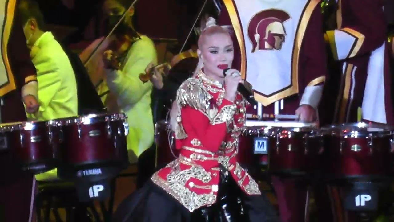 Gwen Stefani & USC / UCLA Bands Hollaback Girl 2022