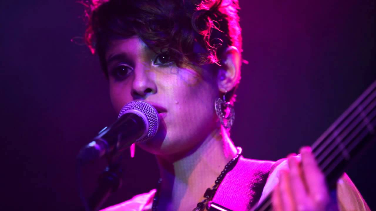 Naina Kundu / Scott Kinsey / Gino Banks live at the Blue Frog: BAD BLOOD