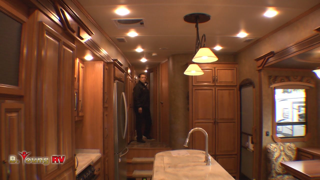 Stock #3032 2014 38-foot Redwood 5th Wheel (Frank Biggs)
