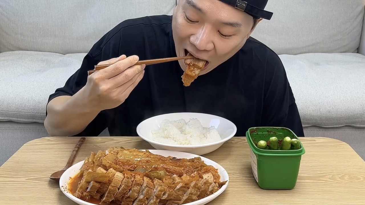 묵은지로 직접만든 삼겹살 김치찜🔥 진짜 미쳤습니다!! 너무 맛있습니다😍 삼겹살 김치찜 먹방