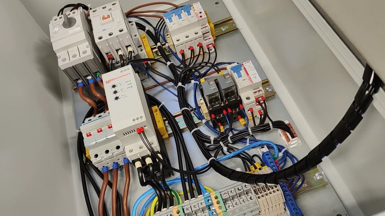 How to start a more powerful engine❓ Switchboard for a 22 kW pump⚡What should be inside❓