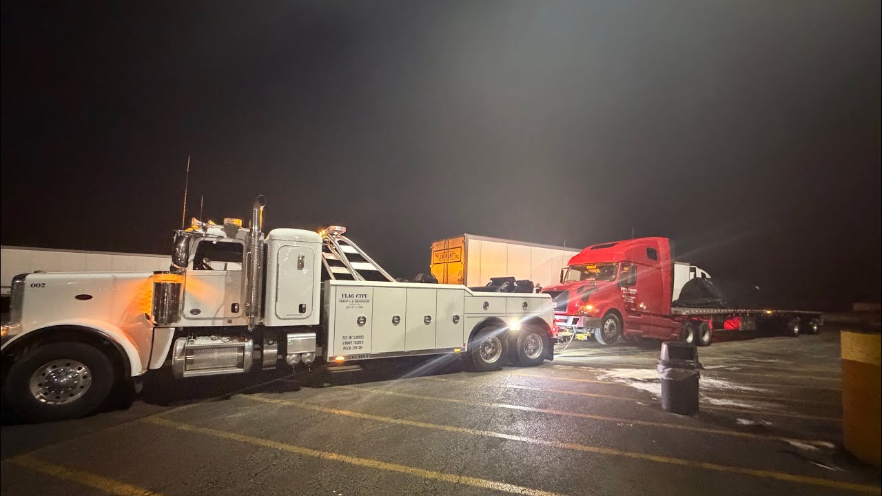 Roadside rescue with our 25t wrecker!!! ￼