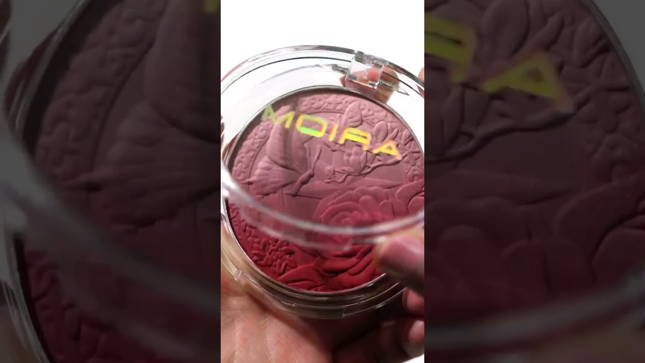Bless your cheeks with charm of Soft Berries! Signature Ombre Blusher from 