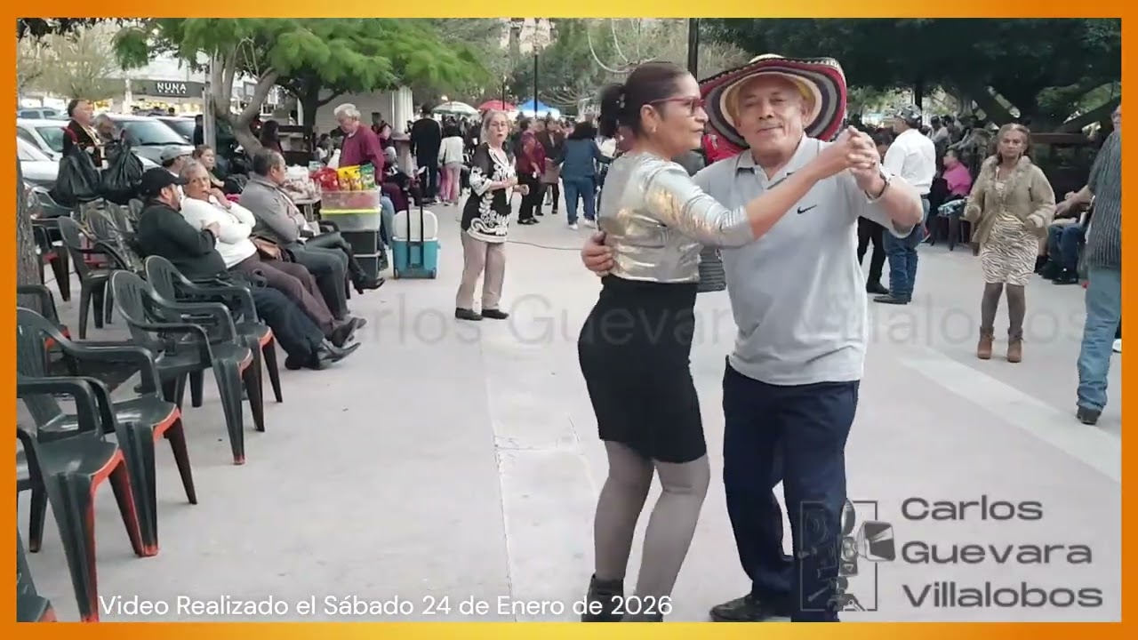 Baile en la Plaza de Armas de Torreón Coahuila México (La Cumbia del Mar) 