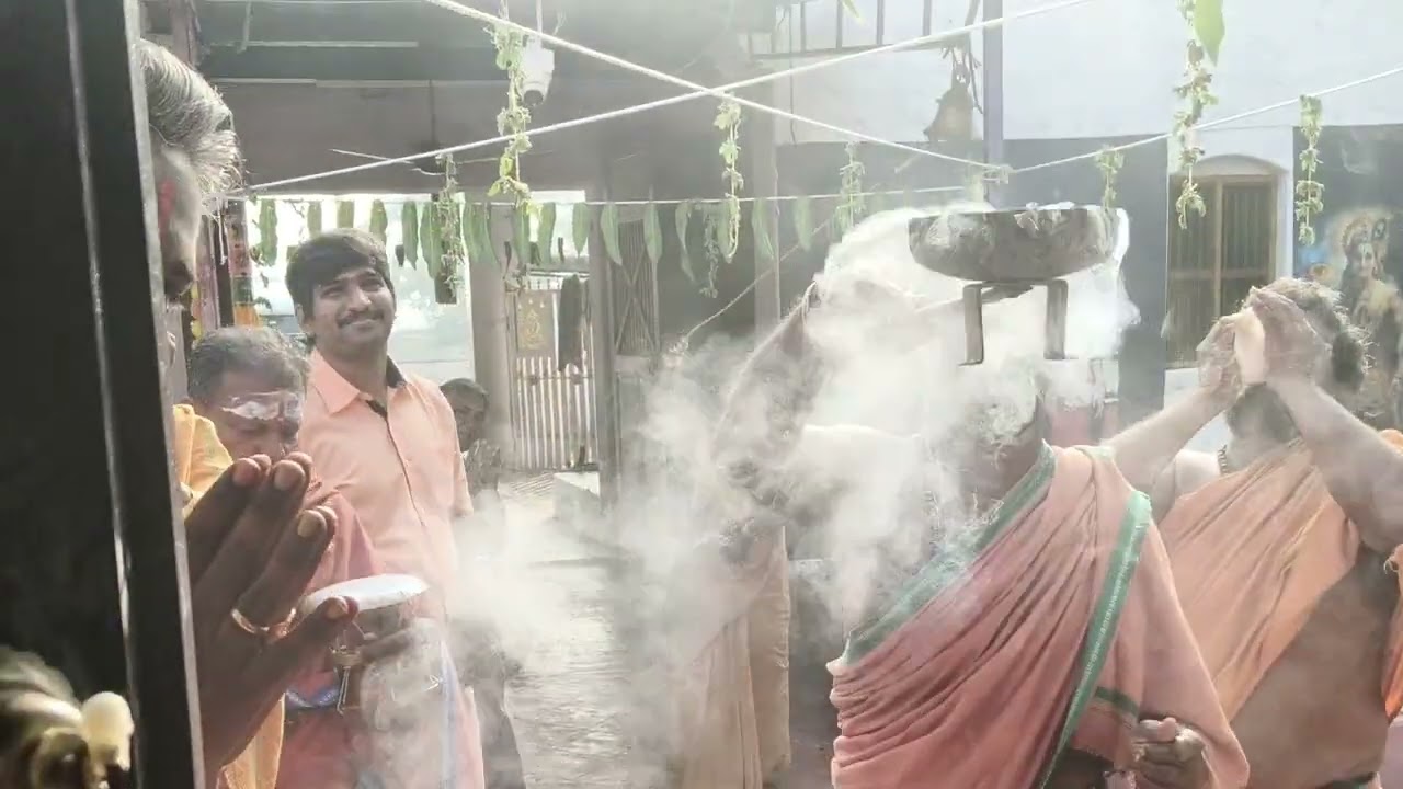 ஆதிகணபதிக்கும் ஆதிலிங்கத்திற்கும் ஆதிலிங்கமாய் அமர்ந்த சிவமஹாவாலைசித்தன், ஆராதனை நிகழ்த்தியருளுதல்.