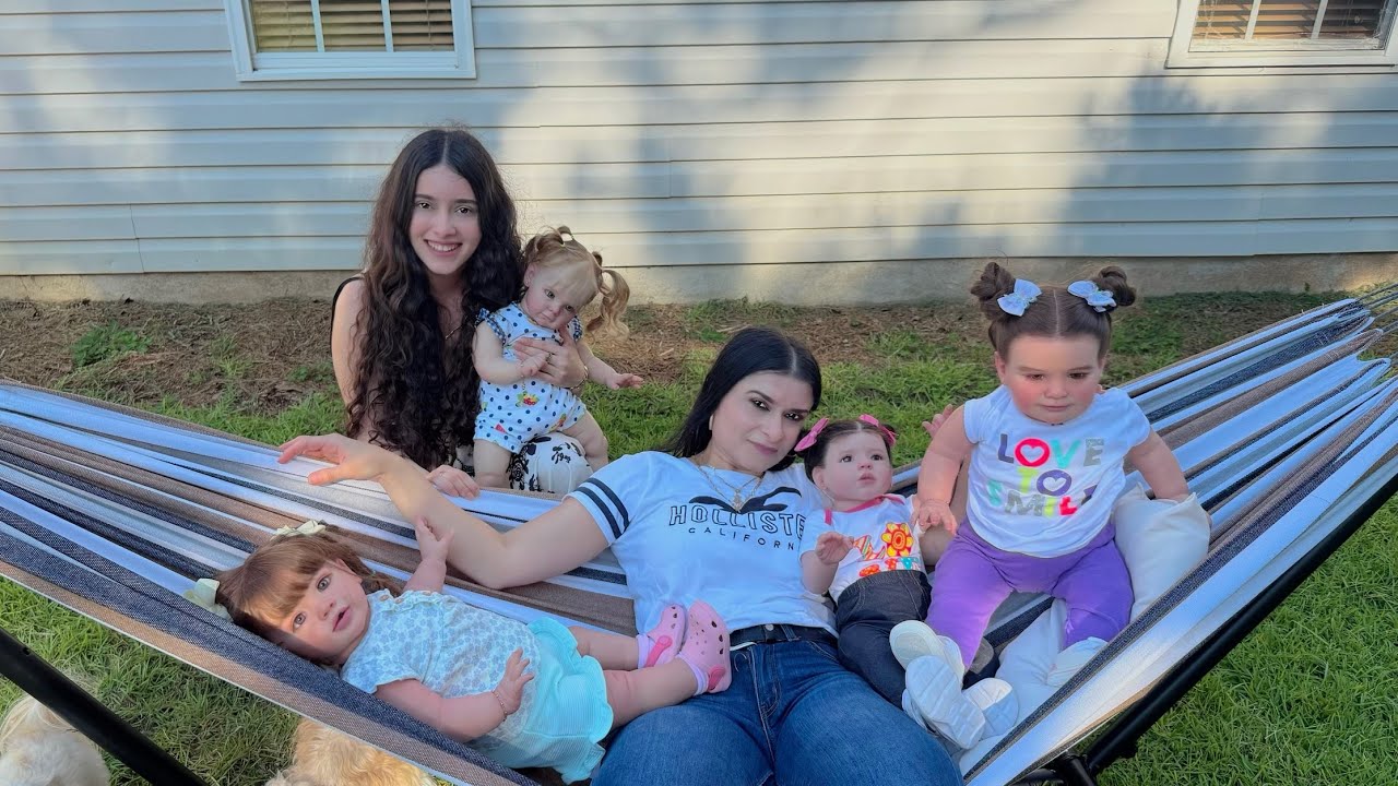 VISITAMOS LA CASA DE LA ABUELA POR PRIMERA VEZ CON DOS BEBÉS REBORNS (BELET Y ADENAY)