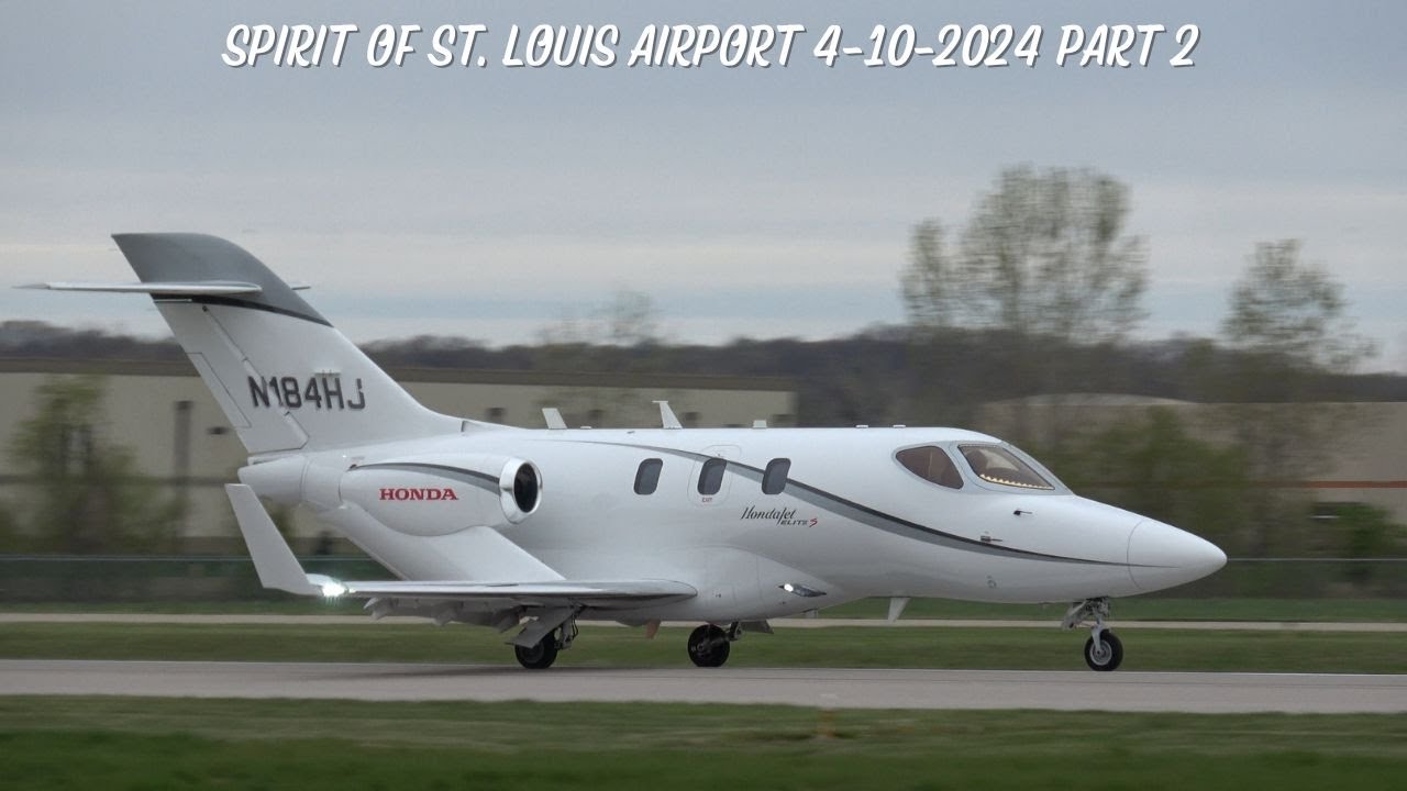 15 Airplanes Taking Off and Landing at Spirit of St. Louis Airport