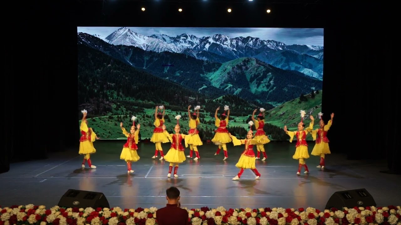 17.Студия танца «LIFE dance»-Народный стилизованный танец «Гүлдер-ай биі»