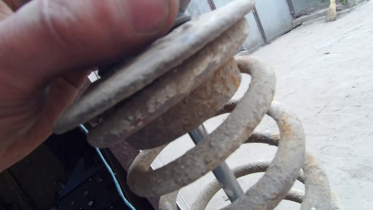 Ремонт Задней стойки Golf 3  сорвало упорный стопор на штоке