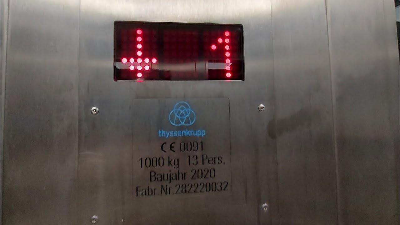 (Störung!) 2020 ThyssenKrupp Glasaufzug (Thyssen erneuert) im Bahnhof Essen-Altenessen.