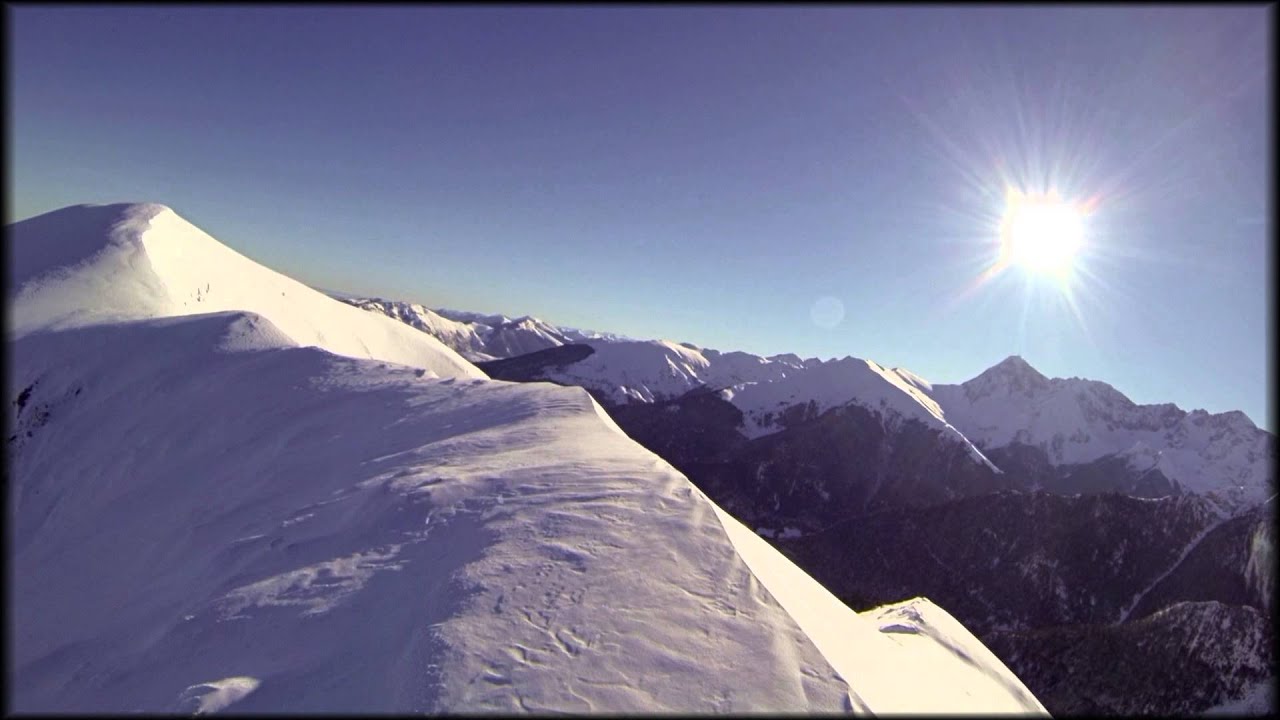 Playing with Pyrénées. Paramoteur kangook.
