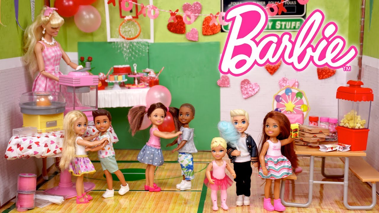 Barbie & Ken Doll Family Getting Ready for School Dance