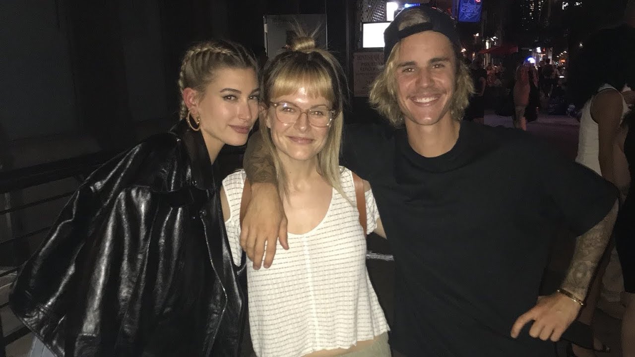 Cute Justin Bieber & Hailey Baldwin holding hands taking pictures with fans in New York June 21 2018