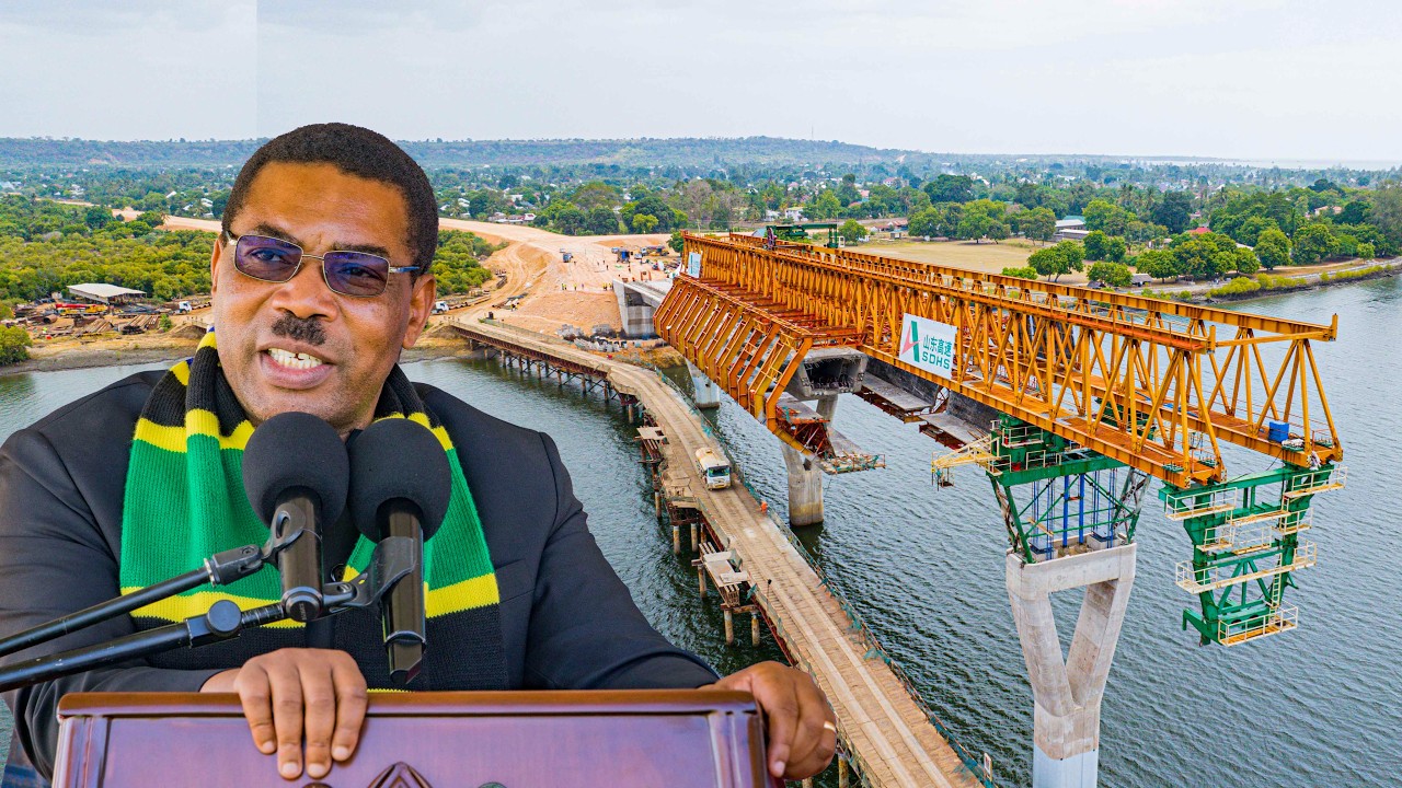 NIMERIDHISHWA NA KASI YA UTEKELEZAJI WA MRADI WA UJENZI WA BARABARA YA BAGAMOYO - MKANGE - PANGANI
