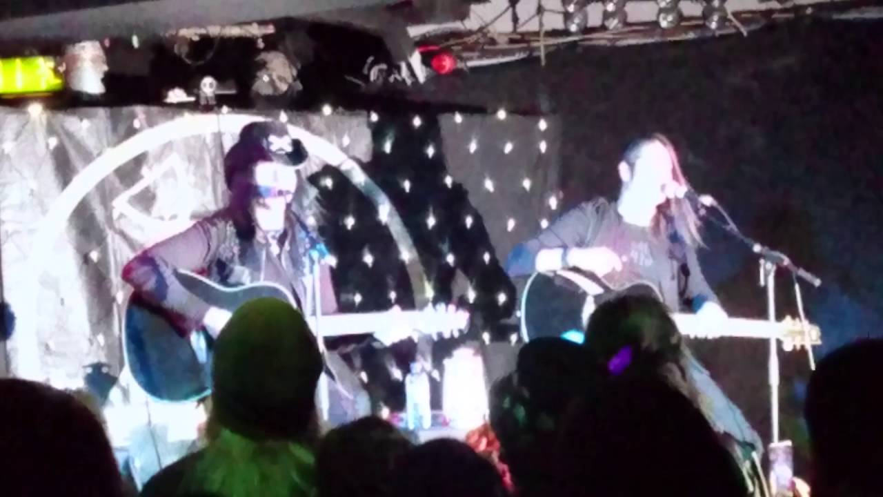 Wednesday 13.... Talking at Acoustic gig.. Very funny!
