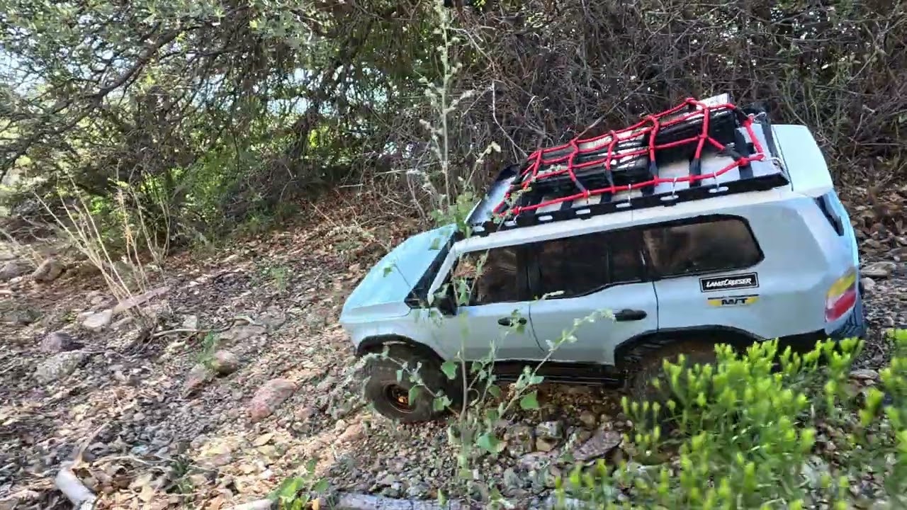 NEW TOYOTA LAND CRUISER LC250 LIFTED Offroading on the rocks 1/10 Scale RC