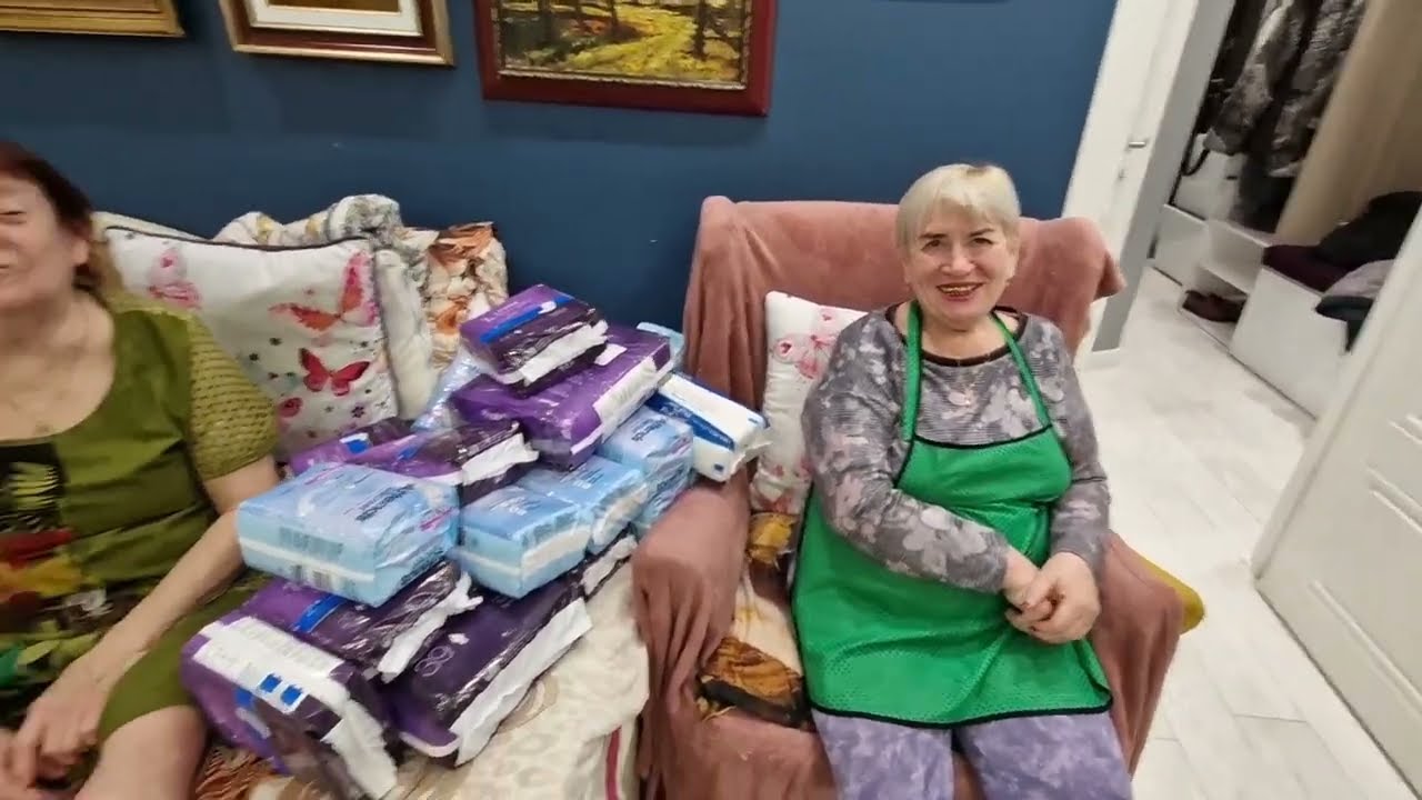 МАМЕ ПРИШЛА ПОСЫЛКА Надя психанула на Зину