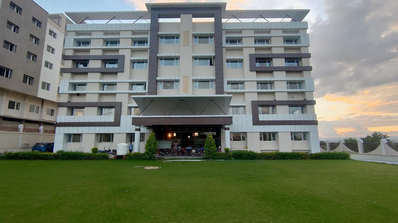 Отель Sky Imperial Hotel Gopal Darshan, Натхдвара, Индия
