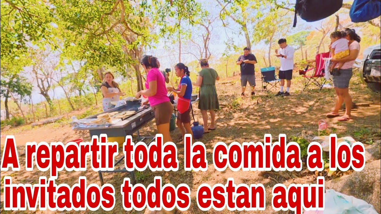 Arepartir la comida a todos los invitados este gran banquete😱😳🤯