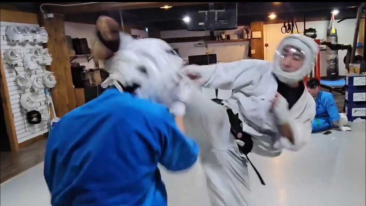 쿠도 국가대표와 스파링! 강력한 박치기와 하이킥 KO
