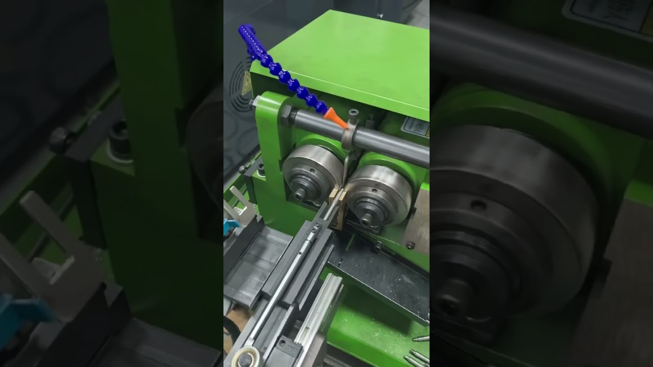 Vibrating disc type automatic feeding machine