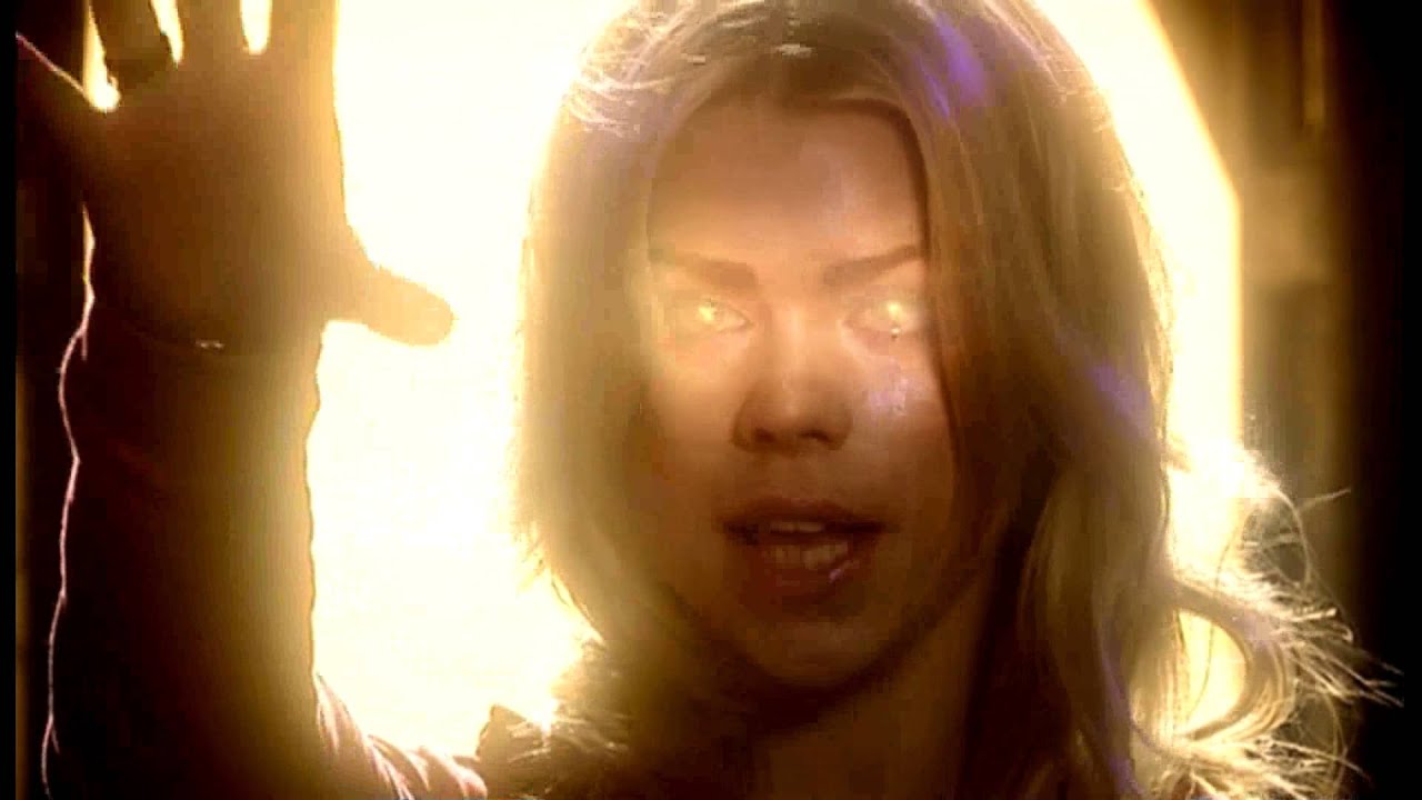 Doctor Who - Rose & the Ninth Doctor Kiss