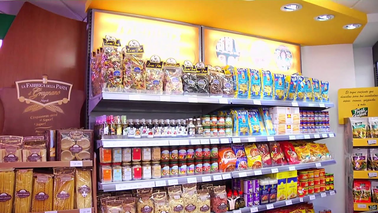 Nuevo concepto de tienda Condis en la calle Industria de Barcelona