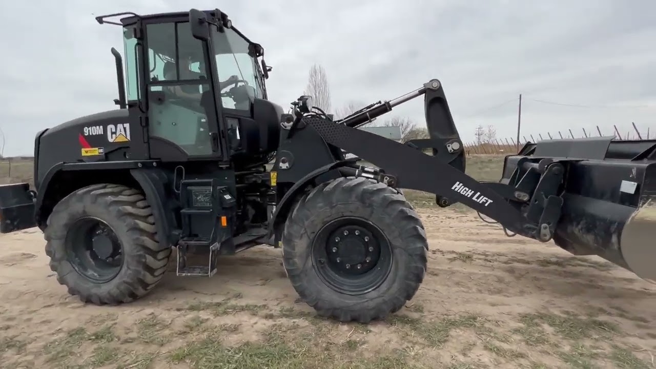 2017 CATERPILLAR 910M For Sale