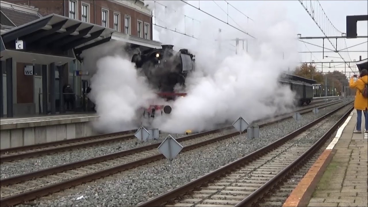 De stoomtrein van Sinterklaas te Apeldoorn 16 november 2019