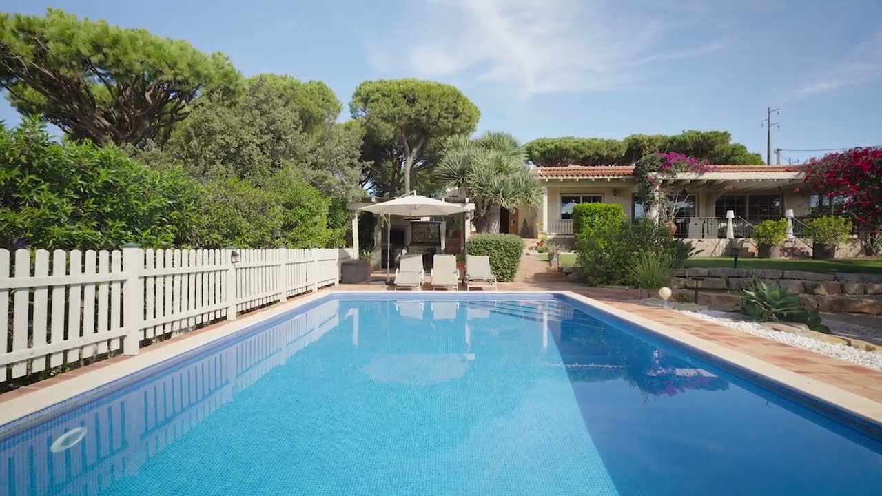 Property for sale: single-storey 4 bedroom villa with swimming pool for in Algarve, Portugal