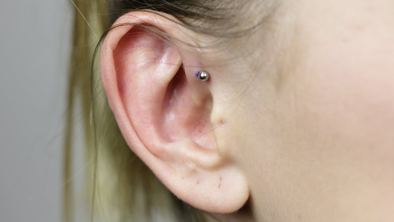 Daith Piercing - małe cudo na uchu ♡ Red Lipstick Monster ♡