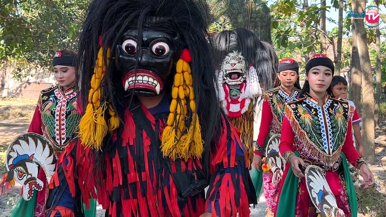 Arak arakan Barongan Singo Kubro Keliling Kampung Blora