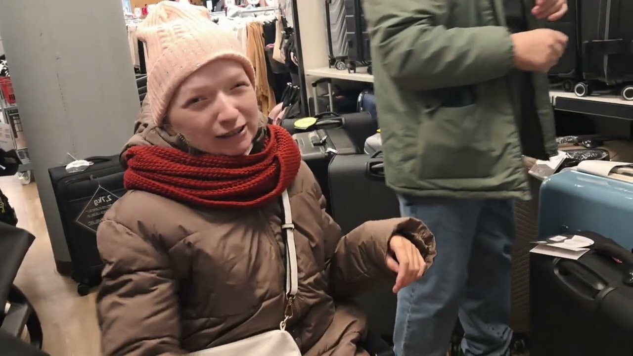 Валерія приїхала вибирати валізу 