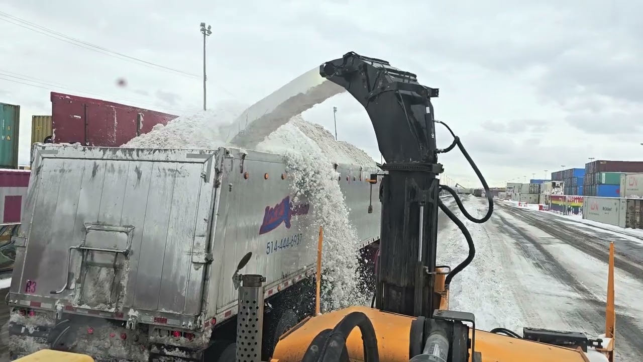 Opération Déneigement du 1er mars 2025. Snowremoval in Montreal