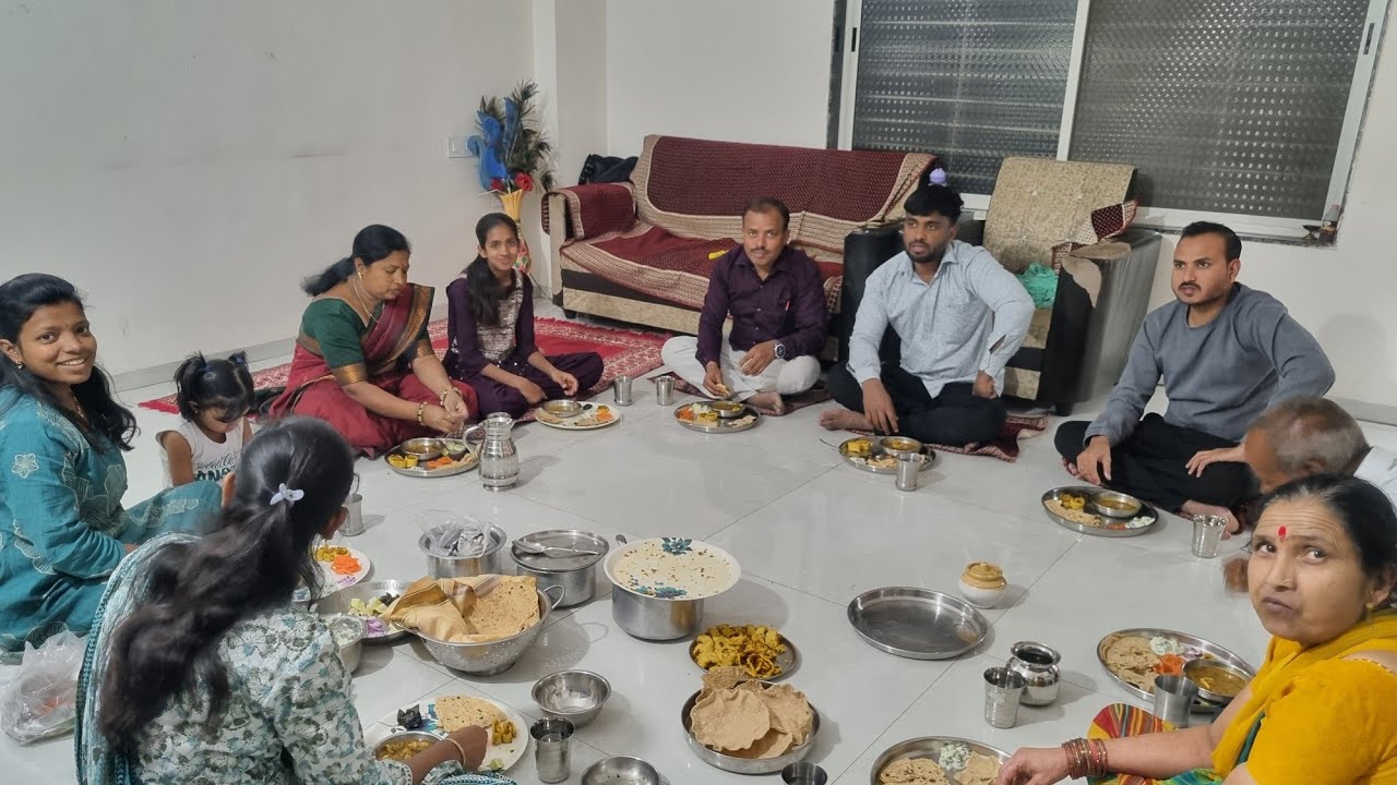 मम्मी पप्पा ना बोलवले घरी 🤗 मस्त स्पेशल मेनू 🤗 सगळ्यांना च्या गप्पा 😊 मस्त आमची पार्टी 🤗