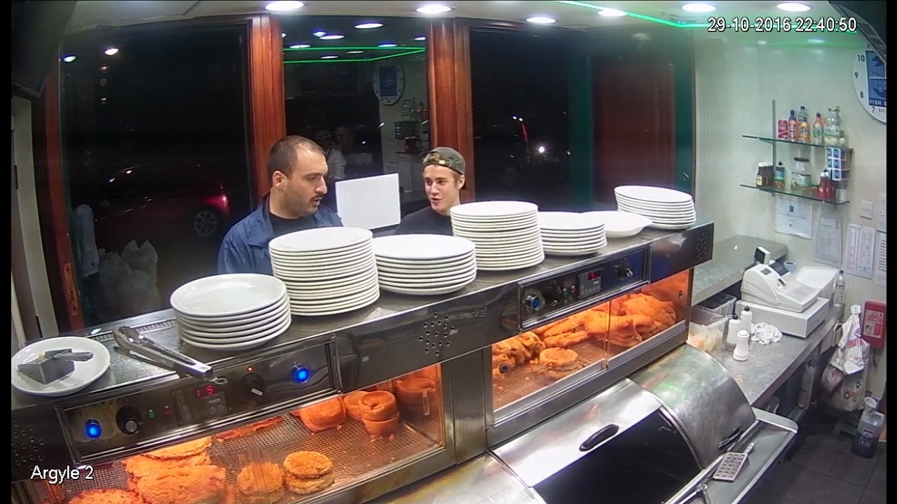 Justin Bieber eating haggis at Blue Lagoon Fish & Chips in Glasgow, Scotland - October 29, 2016