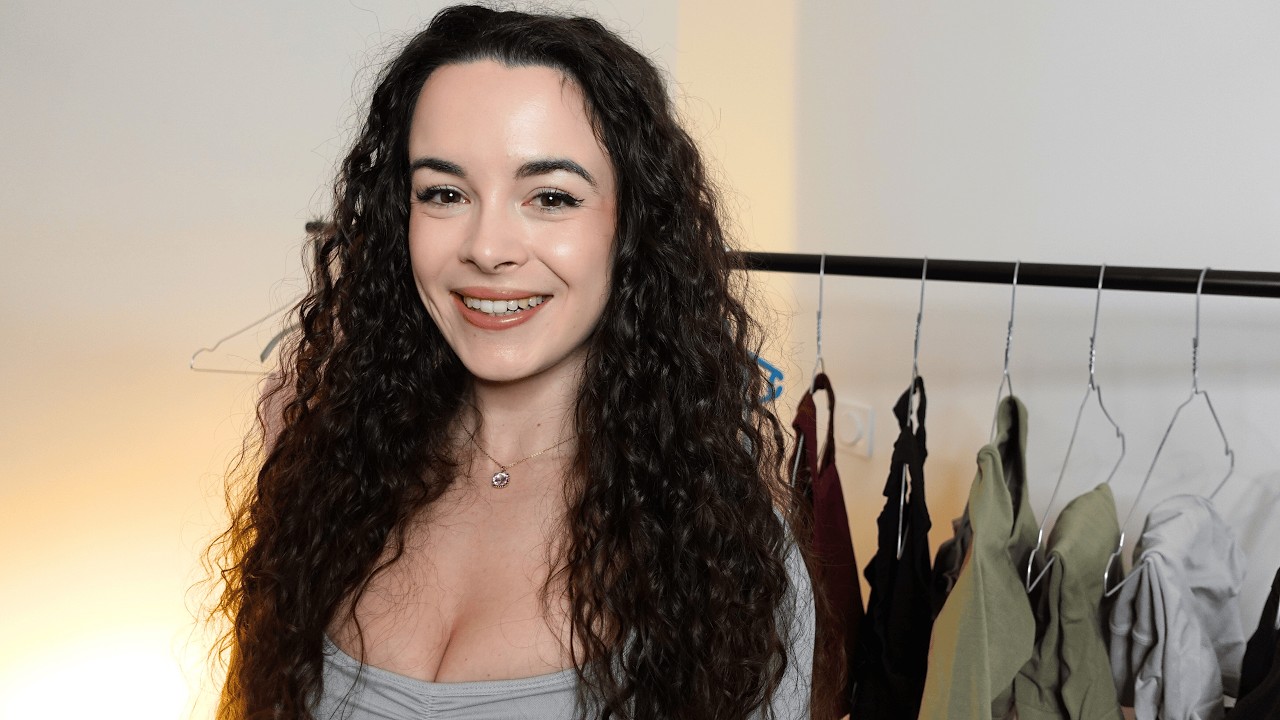 ASMR [Roleplay] - Vendeuse en boutique de vêtements de fitness (réaliste) | Soft spoken, mesures