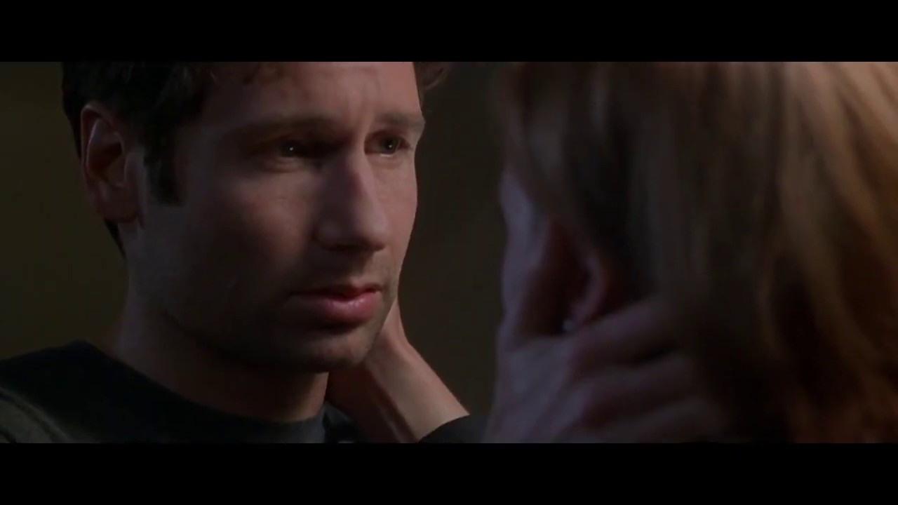 Mulder And Scully Kiss  - The X- Files 