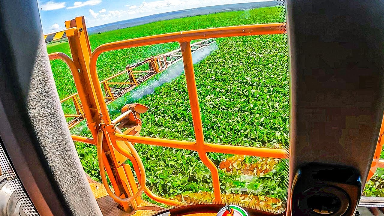 FAZENDO A APLICAÇÃO NO SOJA COM O PULVERIZADOR 🚜 🌱