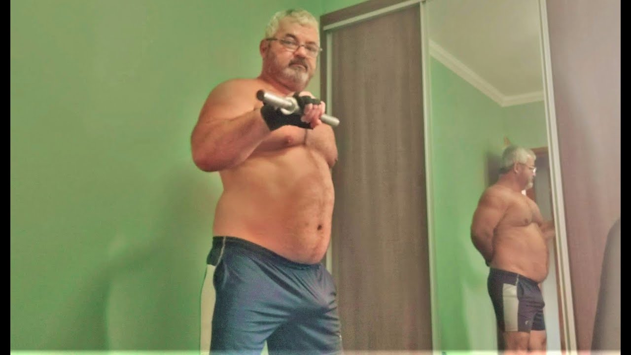 TRÍCEPS NA POLIA ALTA