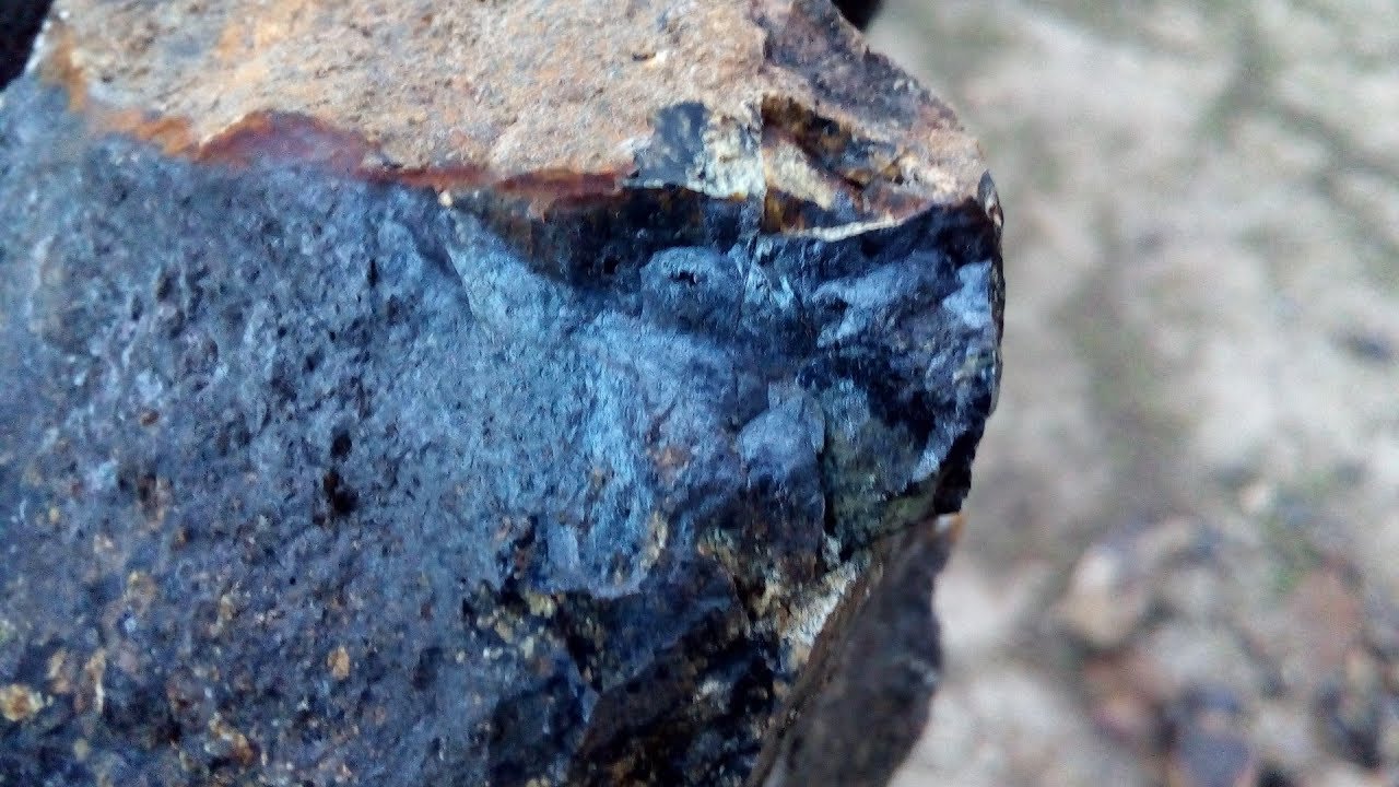 Um dos minerais mais importante para  a industria sider&uacute;rgica e encontrado no cear&aacute; / Pirolusita