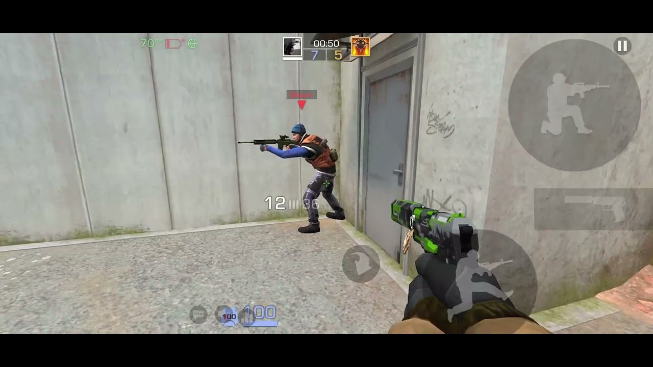 Играю против друга и троллю его))