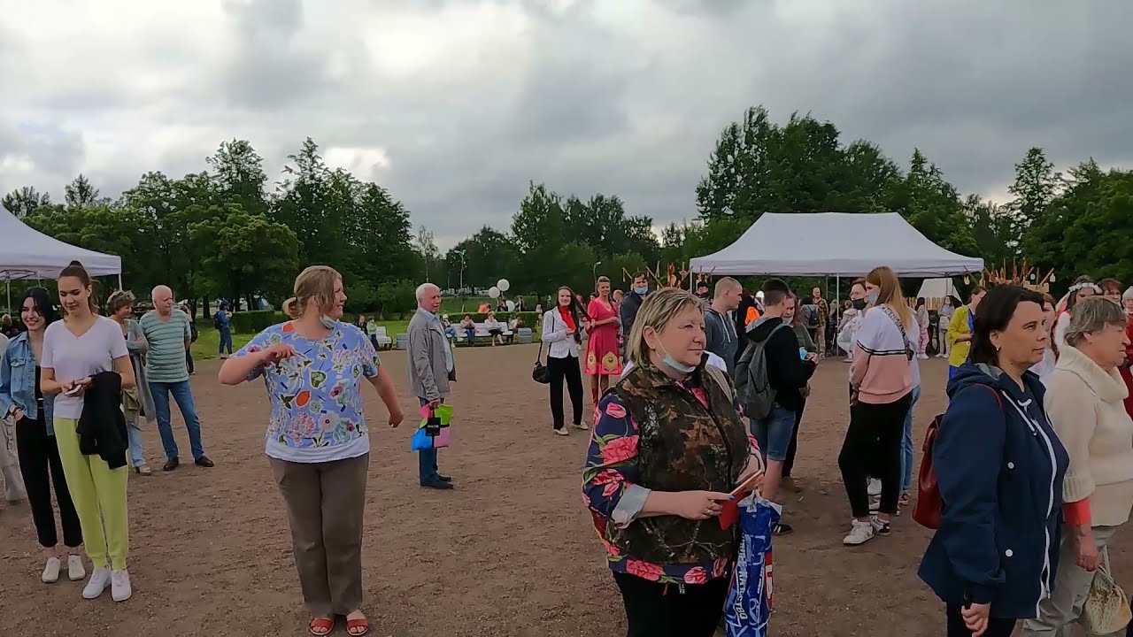 Русские танцуют на Узбекский танец. Лазги