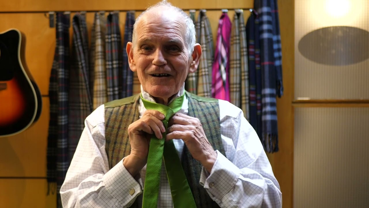 How to tie a tie 👔 David Saxby demonstrates ✨ Four in Hand
