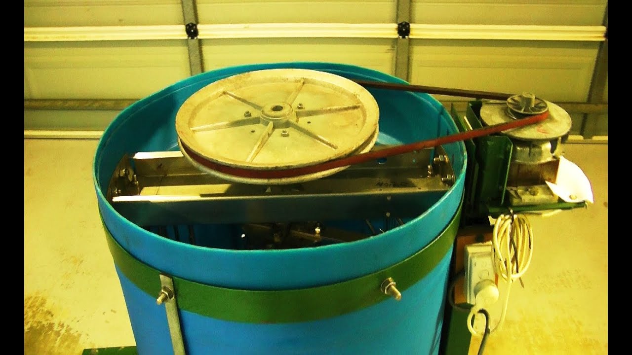 Homemade honey extractor. A beekeepers review - heavy duty four frame beekeeping honey spinner
